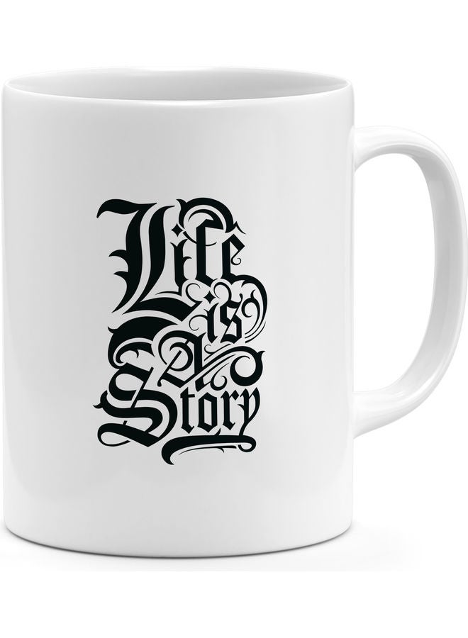 مج قهوة بطبعة عبارة "Life Is A Story" أبيض/ أسود - Image 1