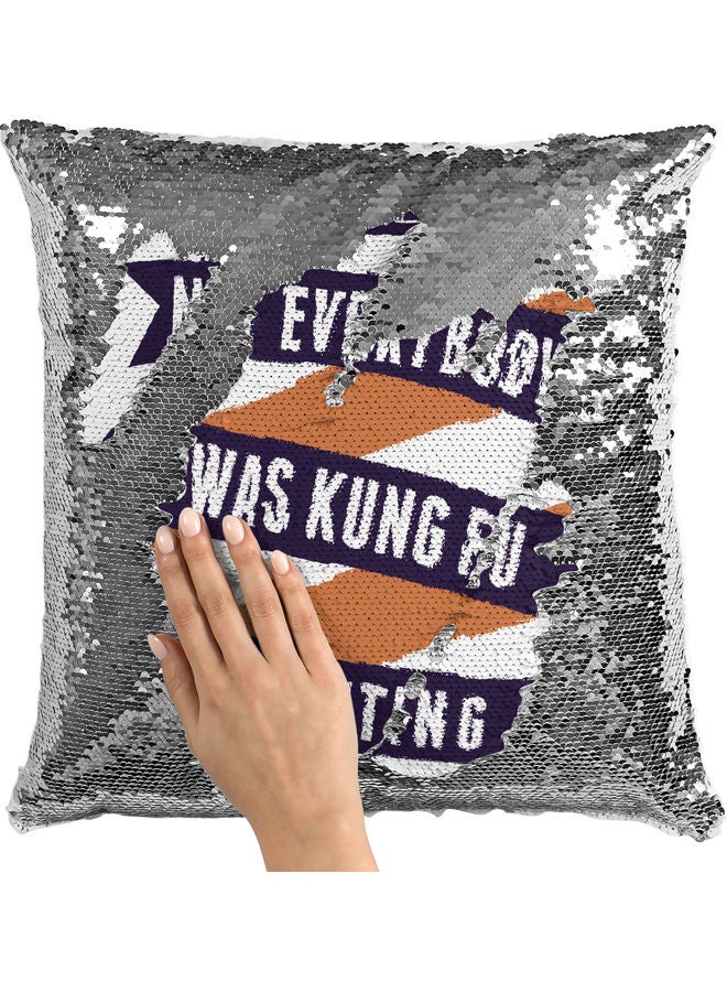 وسادة زينة مزينة بالترتر بطبعة مستوحاة من فيلم "Kung Fu Fighting" أبيض/ فضي/ أسود 40x40سم - Image 2