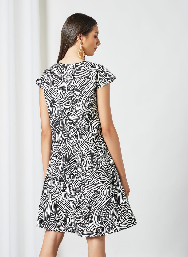 Aila Casual Dress Black/White  - Image 2