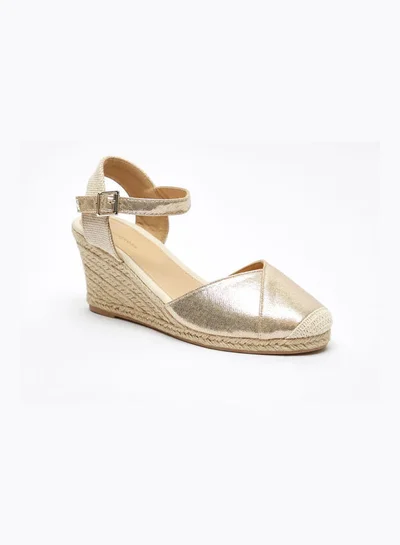 shoexpress Buckle Closure Textured Wedge Sandals Gold