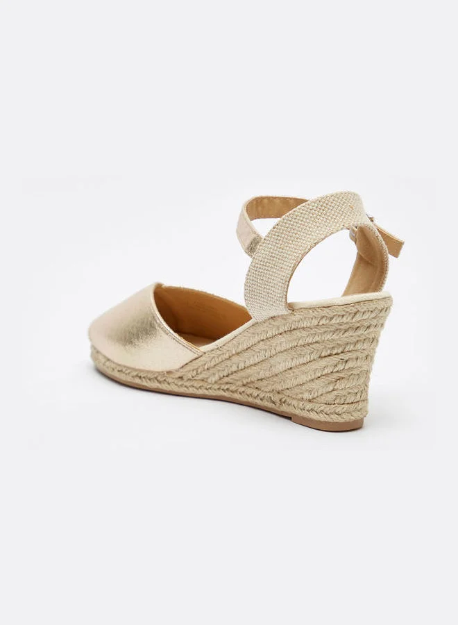 shoexpress Buckle Closure Textured Wedge Sandals Gold