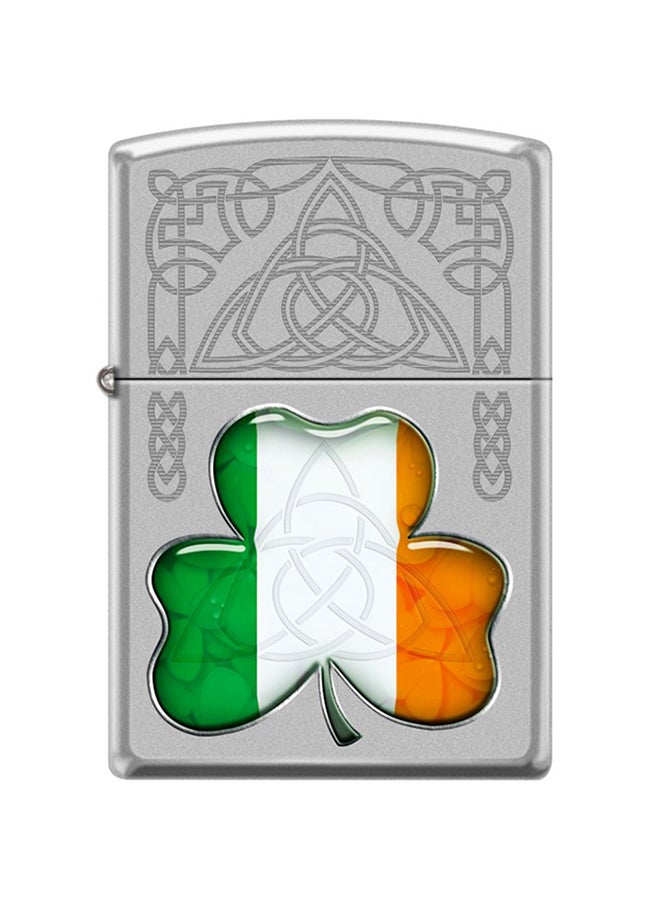 زيبو ولاعة مقاومة للرياح من الكروم بلون ساتان بتصميم علم أيرلندا 2.25بوصة - Image 1