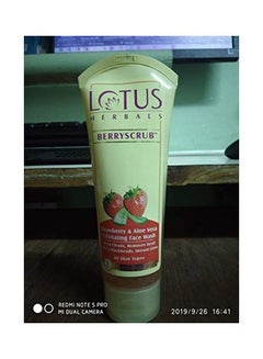 LOTUS HERBALS Berry Scrub Strawberry And Aloe Vera Exfoliating Face Wash Multicolour 120grams  - Image 3