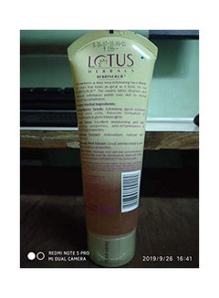 LOTUS HERBALS Berry Scrub Strawberry And Aloe Vera Exfoliating Face Wash Multicolour 120grams  - Image 5