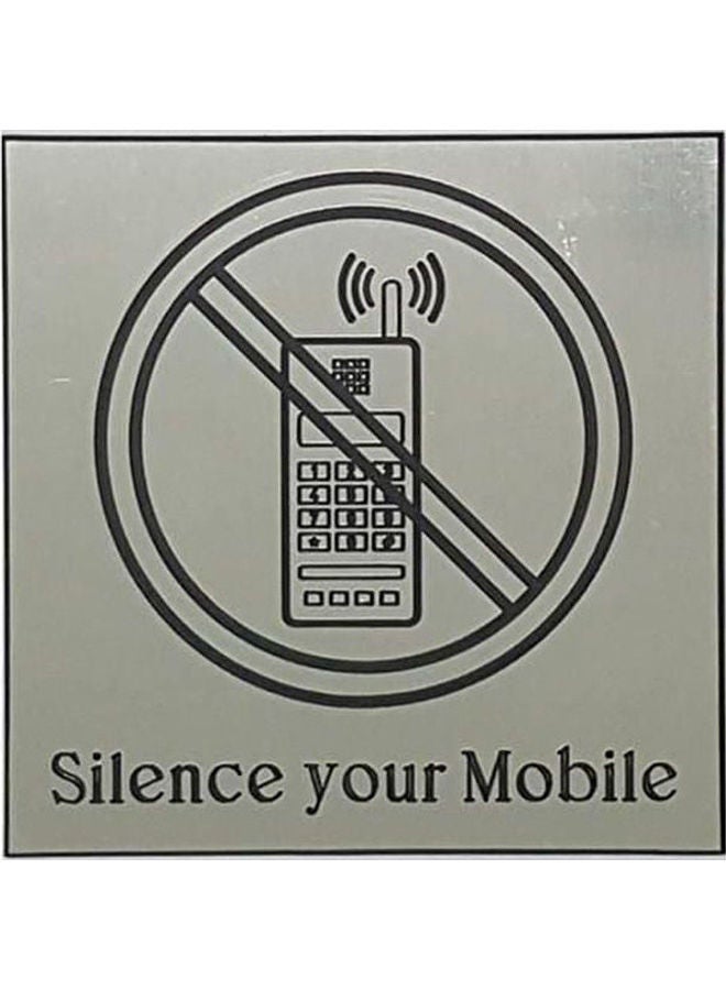 لافتة مطبوع عليها عبارة "Silence Your Mobile" فضي