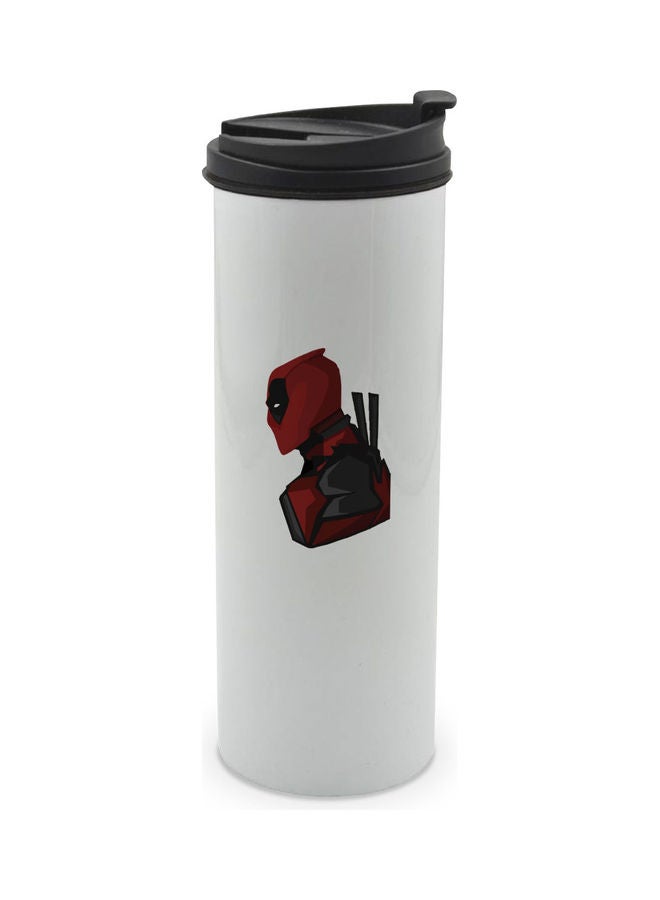 ليت كوب مزين بطبعة شخصية ريان رينولد من فيلم "Deadpool" مزود بغطاء أبيض/أسود/أحمر - Image 1