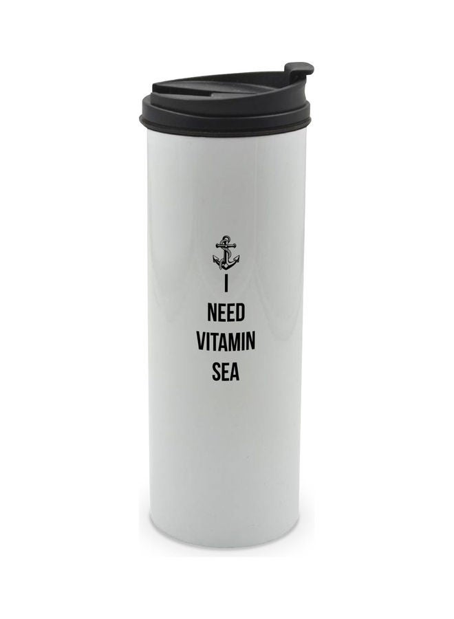 ليت كوب مزين بطبعة عبارة مضحكة "I Need Vitamin Sea"ومرساة بحرية مزود بغطاء أبيض/ أسود - Image 1