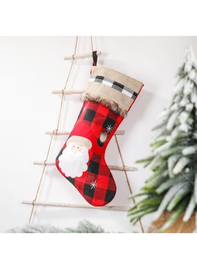 بي جي إم حقيبة هدايا من الكتّان مزينة بجوارب مزيّنة بنقشة مربعات أحمر/أسود - Image 1