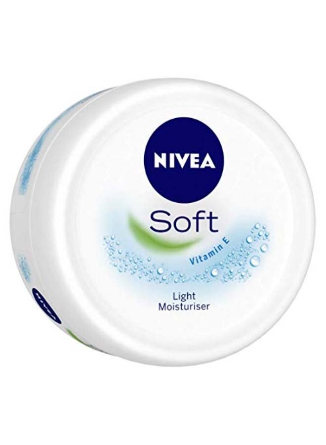 Nivea Soft Moisturizing Refreshing Cream White 300ml - Image 1
