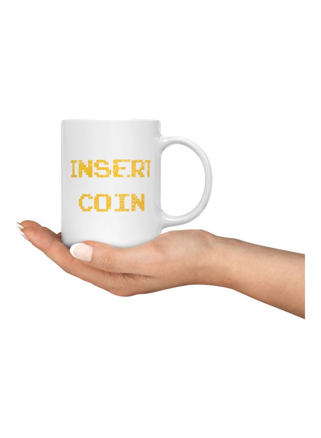 لاود يونيفيرس مج بطبعة "Insert Coin" أبيض/ذهبي - Image 3