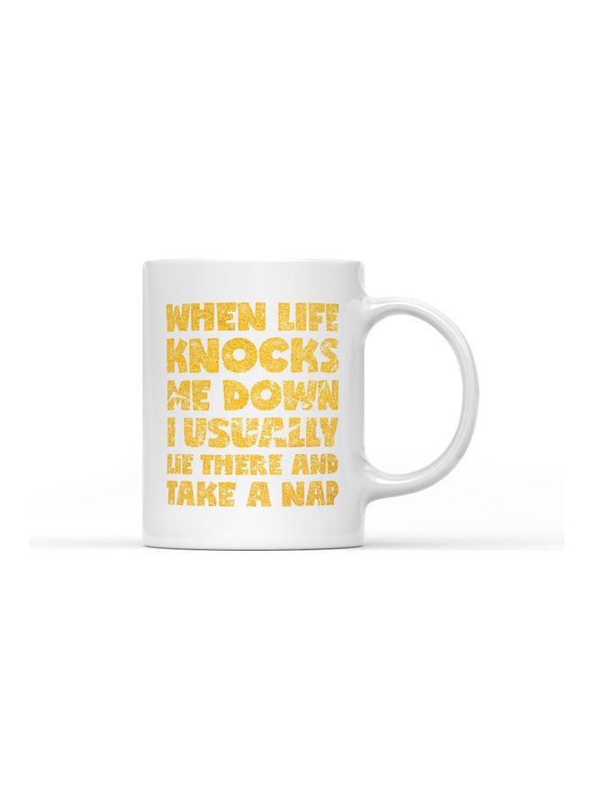 لاود يونيفيرس "قدح قهوة بطبعة اقتباس "When Life Knocks Me Down" أبيض/ذهبي - Image 1