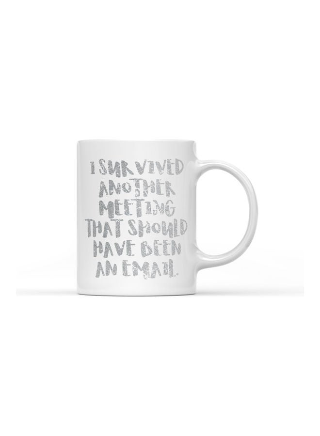 لاود يونيفيرس مج قهوة بطبعة عبارة "I Survived Another Meeting" أبيض/فضي. - Image 1