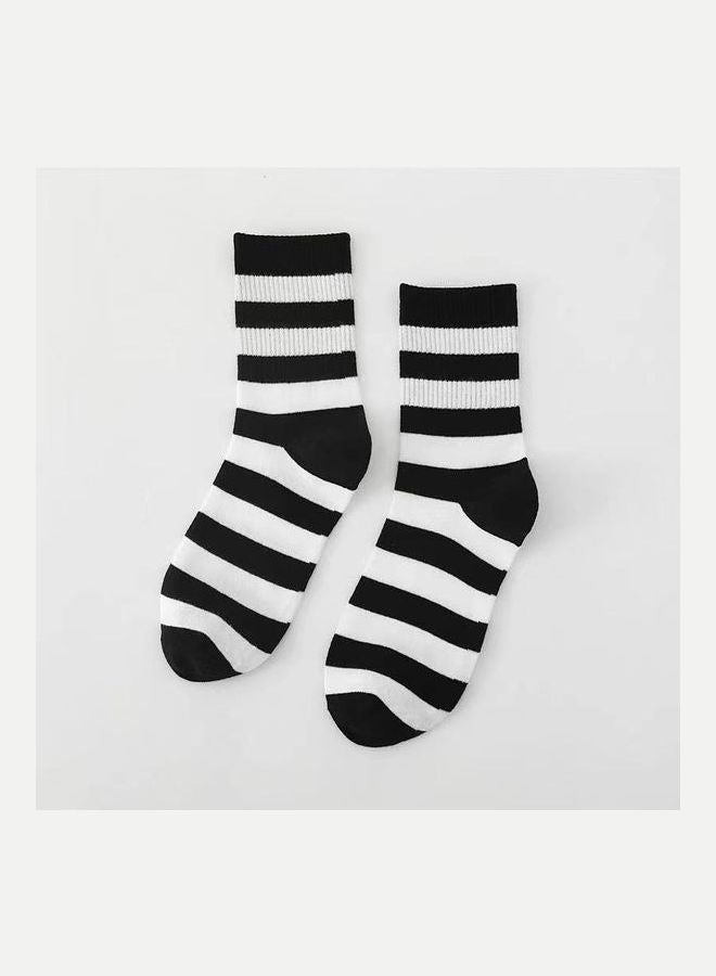 5 Pair Of Casual Socks Black/White  - Image 3
