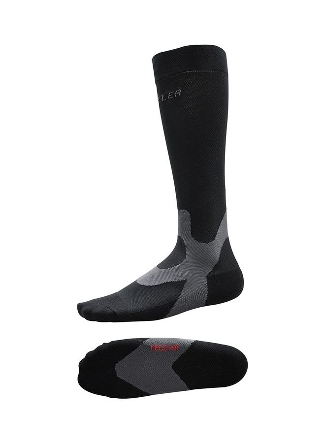 Mueller Graduated Compression Recovery Socks Black Medium 43