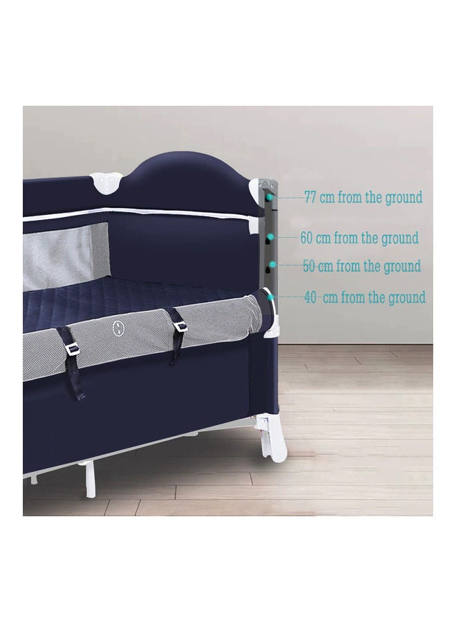 4 في 1 Baby Bedside Co - سرير للنوم وقفص لعب مع كرسي هزاز باللون الأزرق الداكن - v1630330473/N50567985A_2