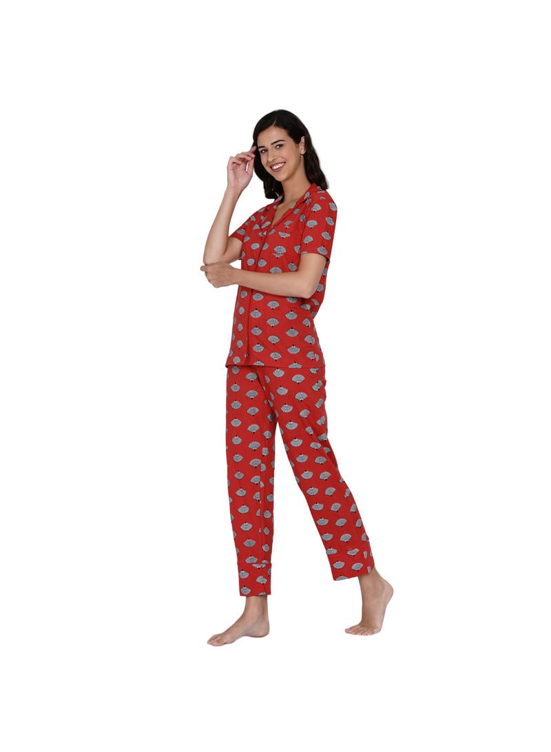 لورين سميث طقم بيجامة مطبوع بياقة محززة احمر - Image 4