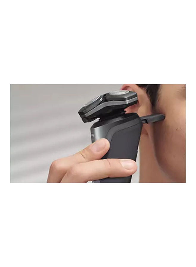 Philips Shaver Series 5000 Wet And Dry Electric Shaver Deep Black 16.2 x 9.2 x 24.5grams  - Image 2