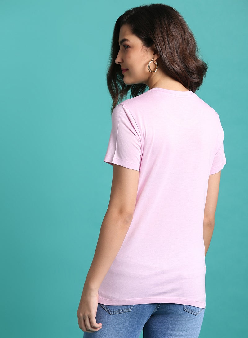 دريب تيشيرت برقبة مستديرة ومزينة برسومات لافندر وردي - Image 2