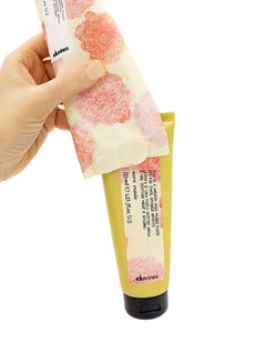 Davines This is a Medium Hold Pliable Paste White 125ml  - Image 2