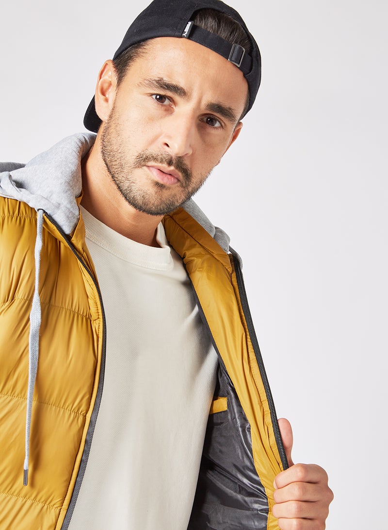 Men's Casual Contrast Hooded And Side Pockets Detail Puffer Vest Jacket Yellow - v1631797320/N47146658V_2