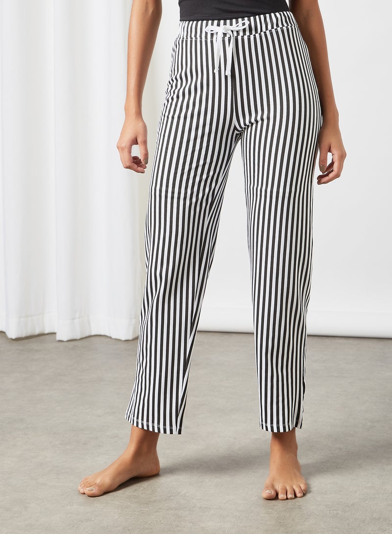 DELA Slogan Printed Loungewear T-Shirt And Pyjama Set Black/White - Image 4