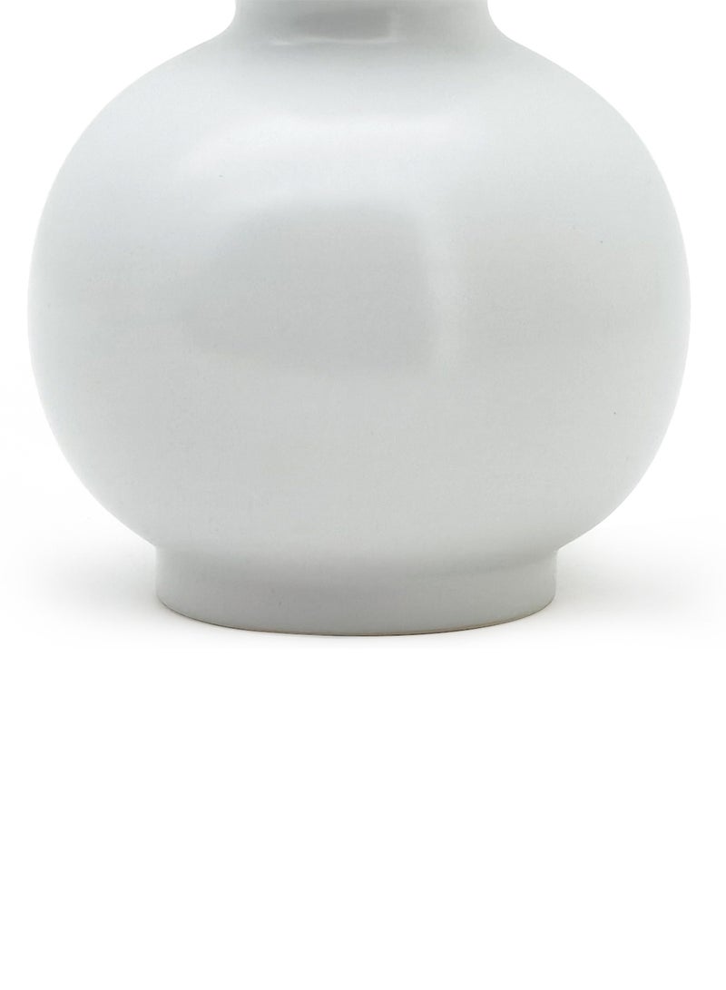 ebb & flow - Modern Geometric Shape Ceramic Vase With Elegant Matte Finish For The Perfect Stylish Home N13-058 White 17.5 x 22.5cm - Image 1