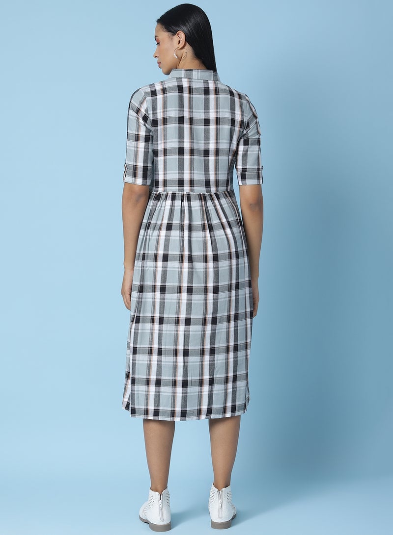 أوف رود فستان متوسط الطول بتصميم كاجوال مزين بطبعة مربعات - Image 2