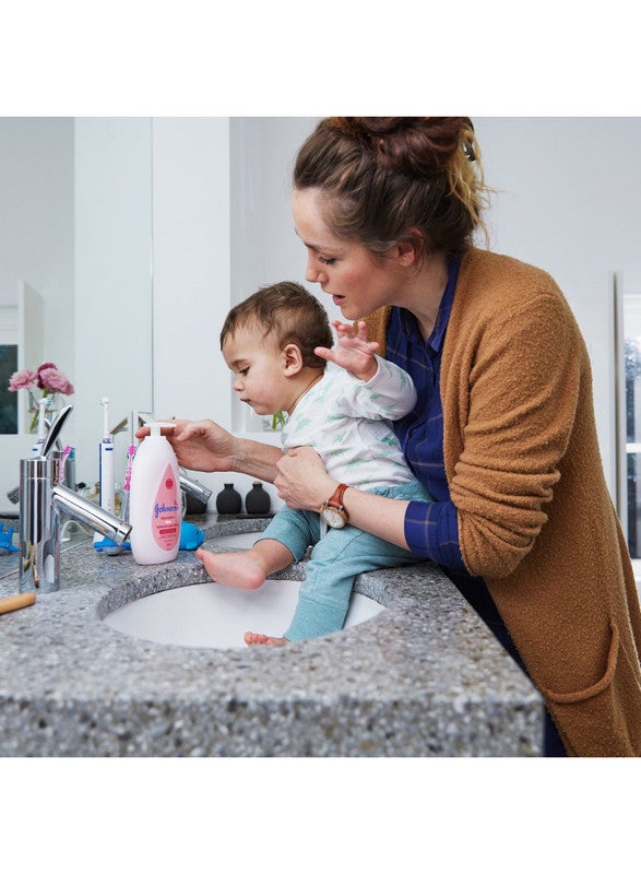 Johnson's Baby Soft Lotion Nourishing Formula Free Of Parabens & Dyes, 200ml - Image 3