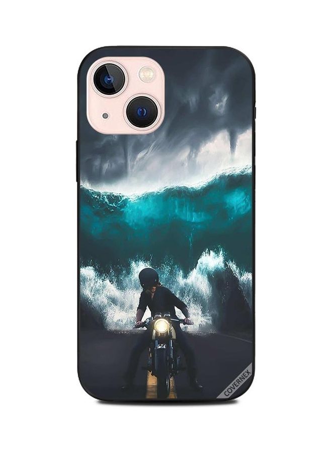 كوفرنيكس غطاء حماية واقٍ بطبعة صورة راكب دراجة نارية ينظر خلفه إلى سرعة الماء لهاتف أبل آيفون 13 ميني متعدد الألوان - Image 1