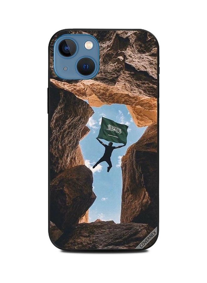كوفرنيكس غطاء حماية واقٍ بتصميم شخص يقفز بين الجبال ويحمل علم المملكة العربية السعودية لهاتف أبل آيفون 13 متعدد الألوان - Image 1