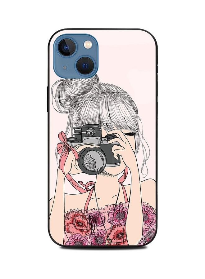 كوفرنيكس غطاء حماية واقٍ بطبعة فتاة تلتقط صورة لهاتف أبل آيفون 13 متعدد الألوان - Image 1