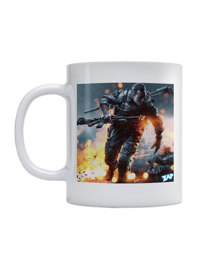 إي دبليو تي مج قهوة مطبوع عليه صورة من لعبة الفيديو "Battlefield" أبيض