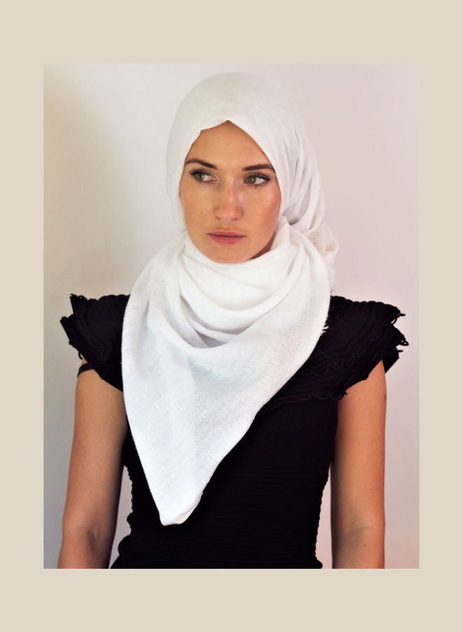 آيرا وشاح حجاب مزين بزخرفة لامعة أبيض لؤلؤي  - Image 1
