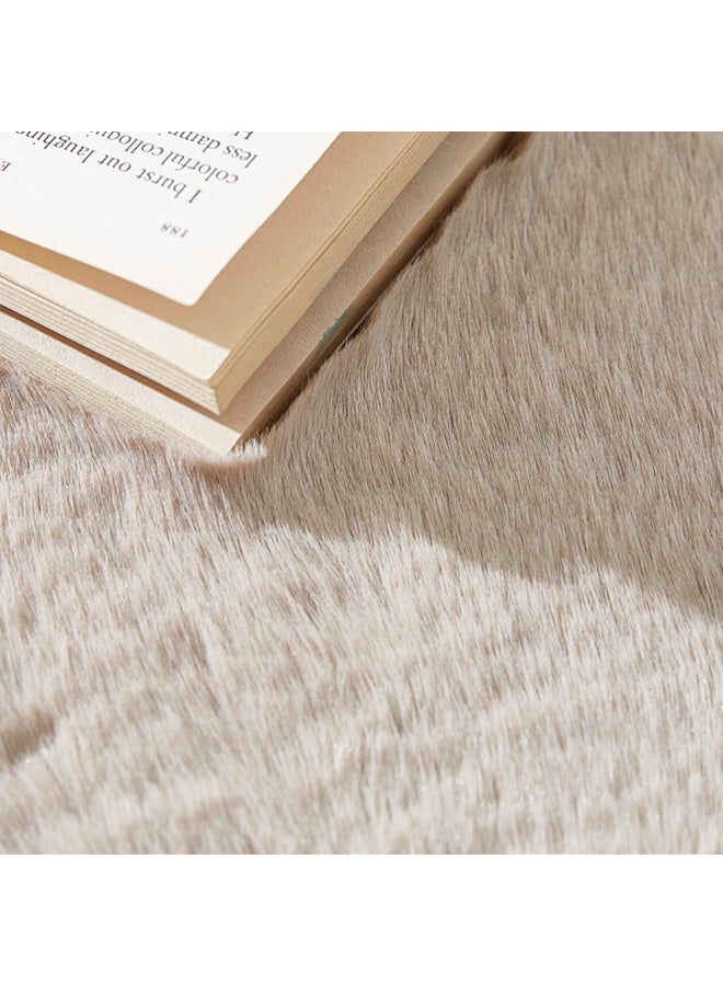 هوم بوكس سجادة فرو أرنب اصطناعي ناعمة - 80x150 سم بيج 150x80سم - Image 3
