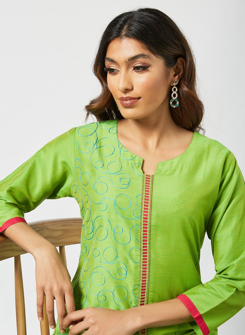 Unique Handwork Notch Neck Three Quarter Sleeve Kurta Green - v1633526159/N49888864V_3