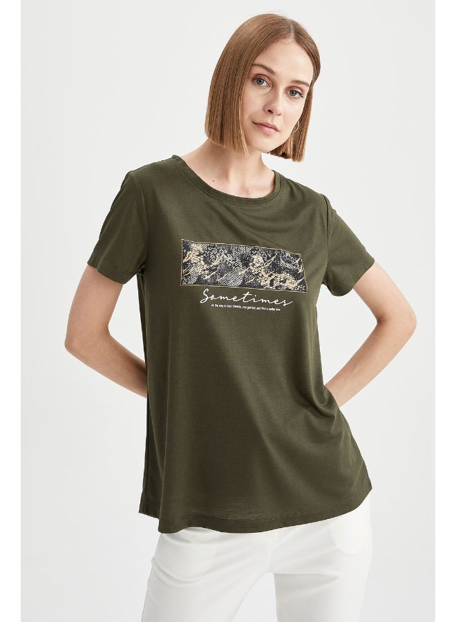 ديفاكتو قميص ذات رقبة دائرية أخضر آرمي/ بيج/ أسود - Image 1