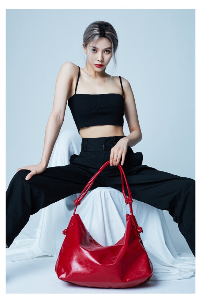 Large Capacity Leisure Shoulder Bag Red  - Image 1