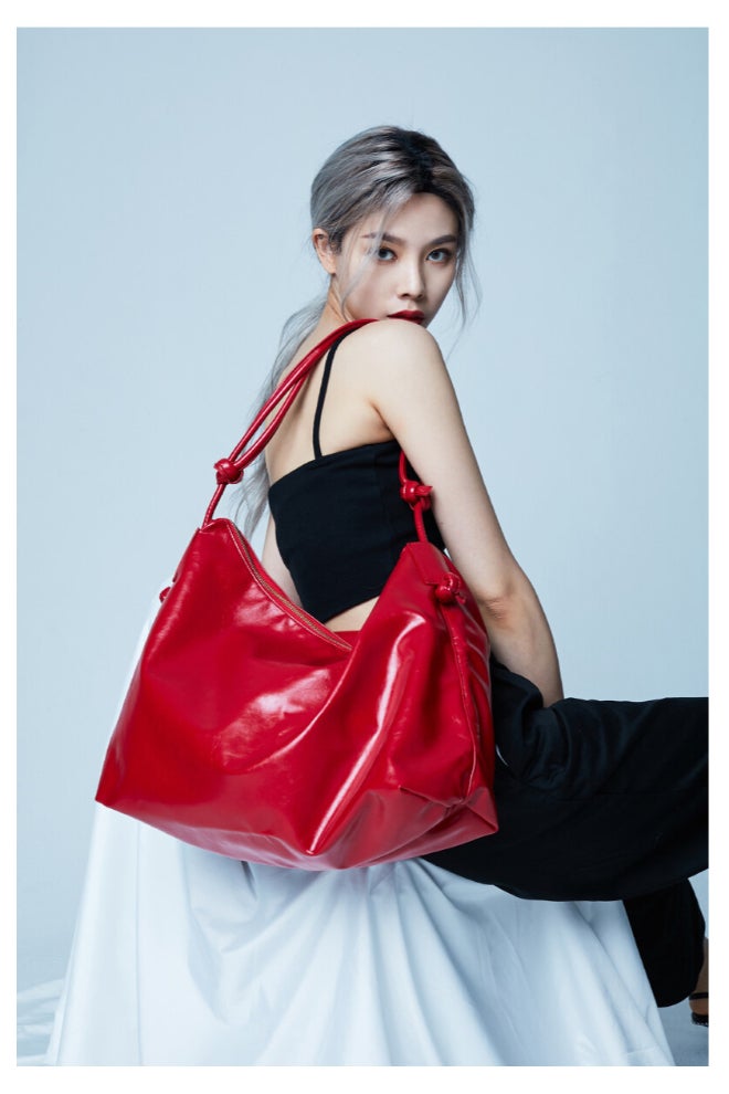 Large Capacity Leisure Shoulder Bag Red  - Image 2