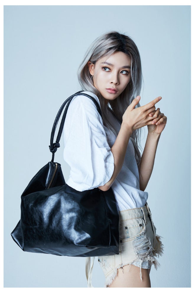 Large Capacity Leisure Shoulder Bag Black  - Image 4