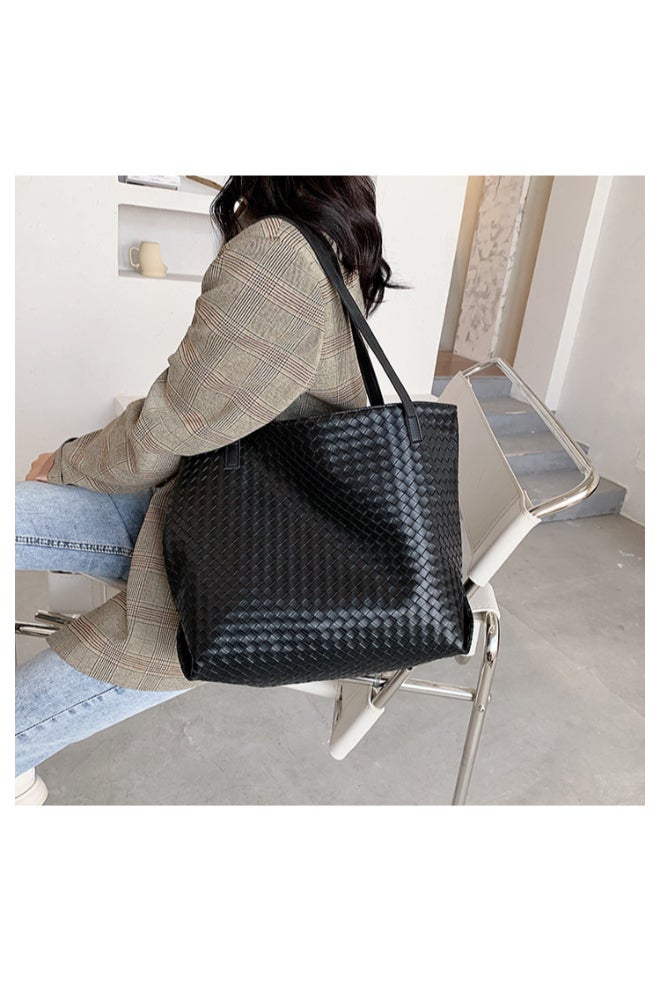 High Capacity Woven One Shoulder Bag Black  - Image 4