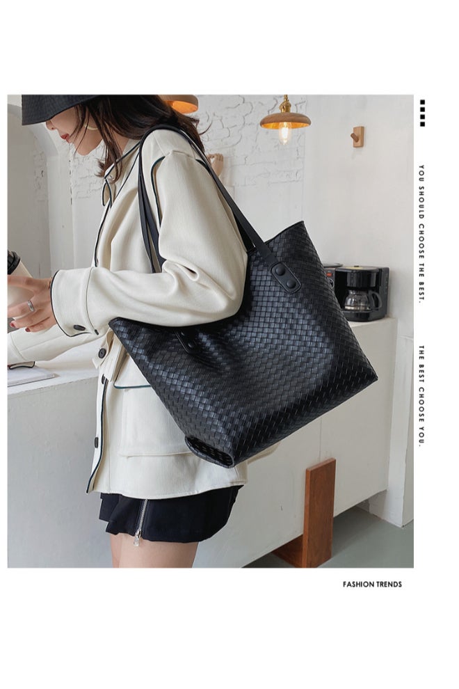 High Capacity Woven One Shoulder Bag Black  - Image 3