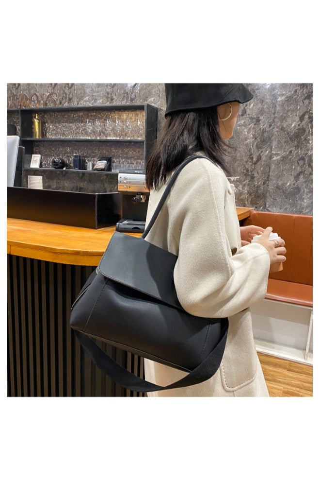 Large Capacity Single Shoulder Bag Black  - Image 3