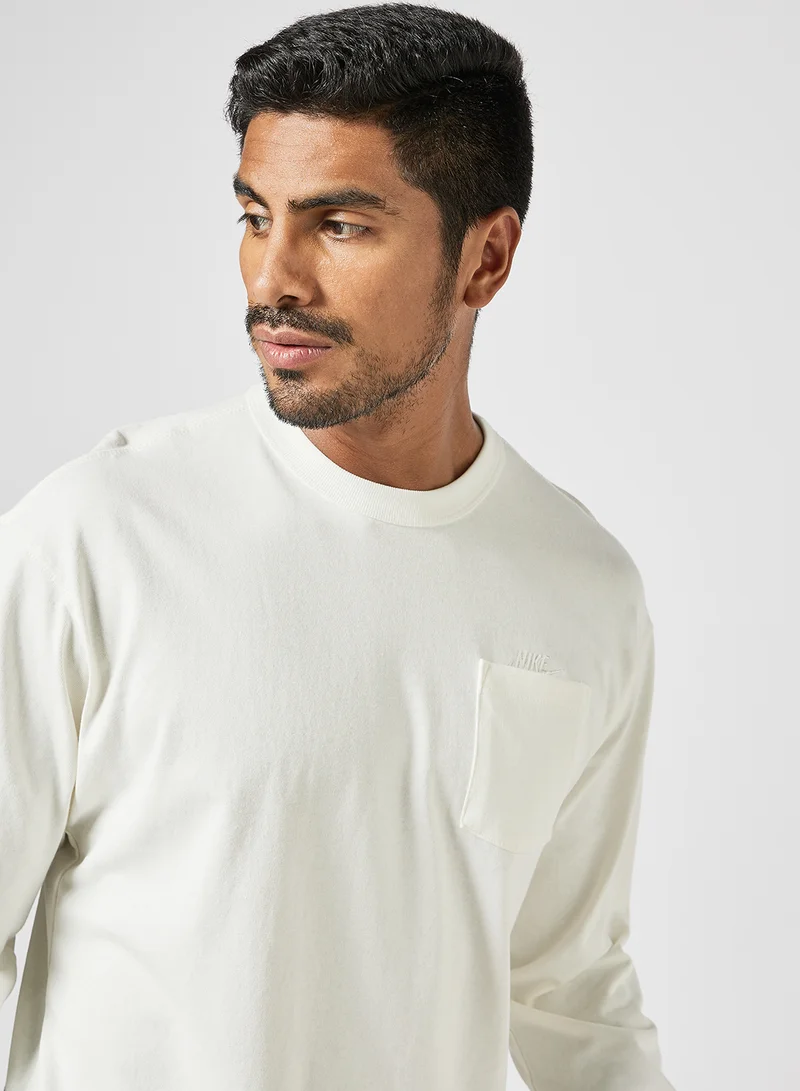 Nike NSW Premium Essentials Pocket T-Shirt Off-White