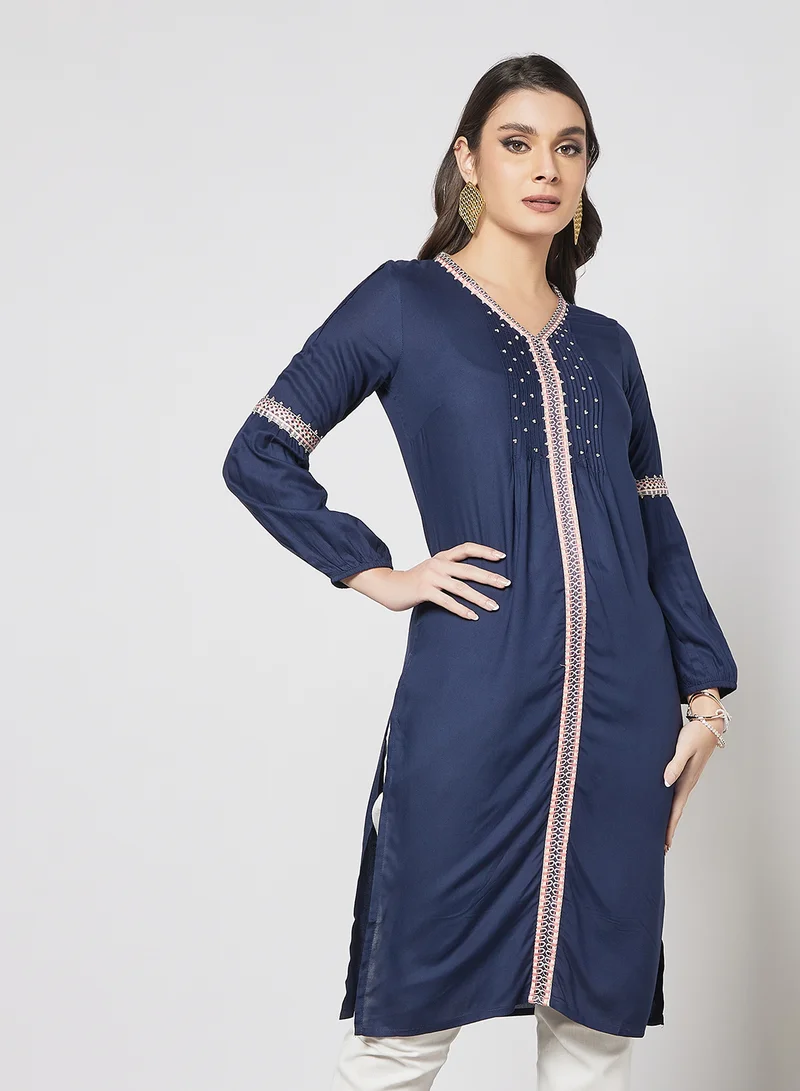 W Gather Detailed V-Neck Kurta