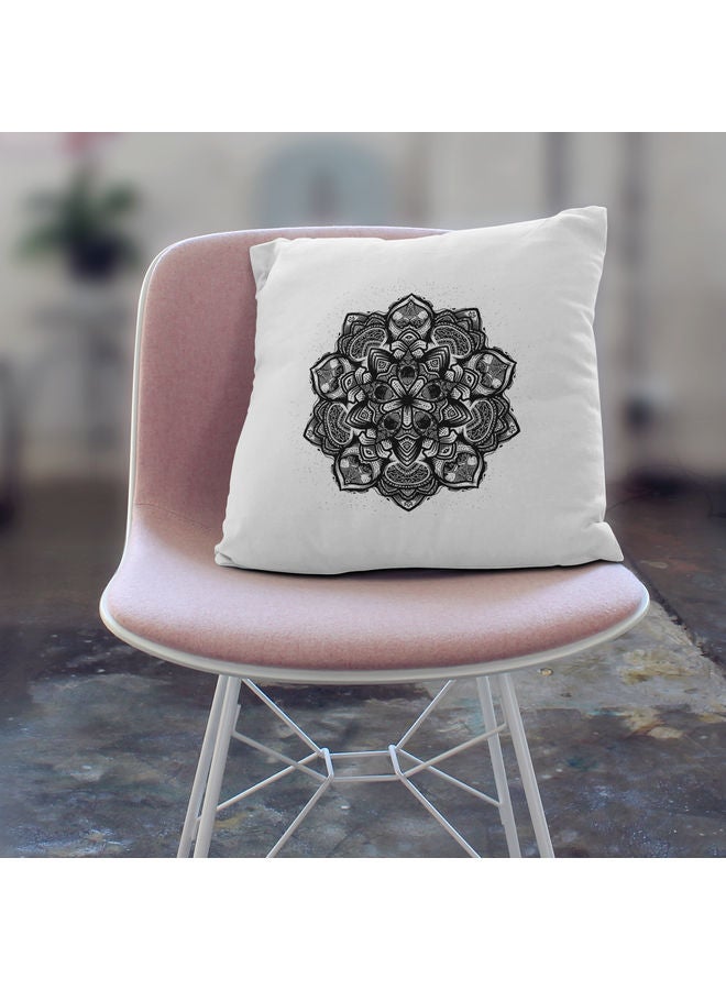 ليت وسادة زينة بتصميم تجريدي يعبر عن الكريسماس بلون أسود أبيض. 16 x 16بوصة - Image 3