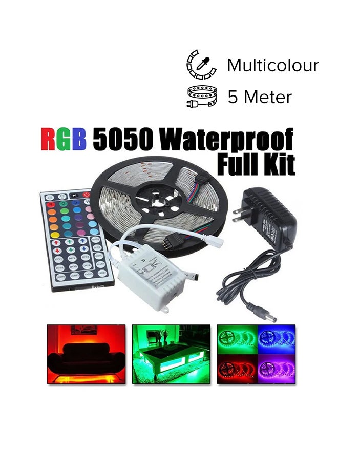 فوبيري - شريط مصابيح بإضاءة LED متعددة الألوان RGB بتصميم متين وصديق للبيئة بألوان تتغير بانسيابية ومزود بجهاز تحكم عن بُعد بعدد 44 مفتاح يعمل بالأشعة تحت الحمراء ومحول إمداد طاقة بجهد 12 فولت متعدد الألوان 5متر - Image 1