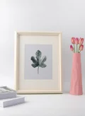 Switch outer frame size: L35xH45xT4.6cm for photo size: 8x10
