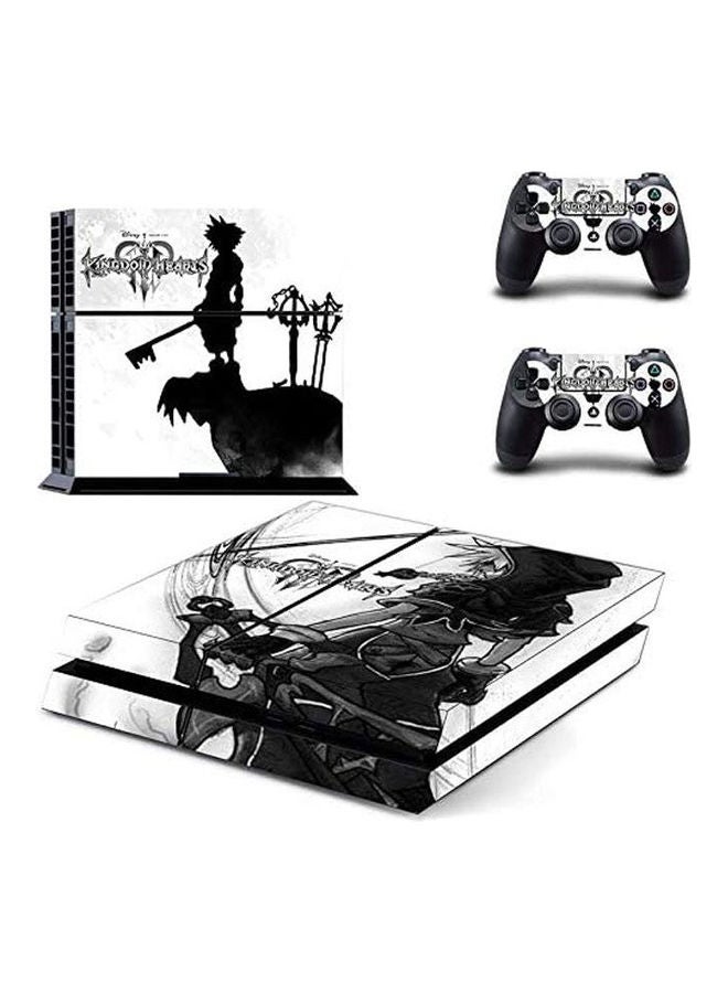 ملصقات بطبعة من لعبة "Kingdom Hearts" لجهاز سوني بلايستيشن 4 وذراعي التحكم عن بعد