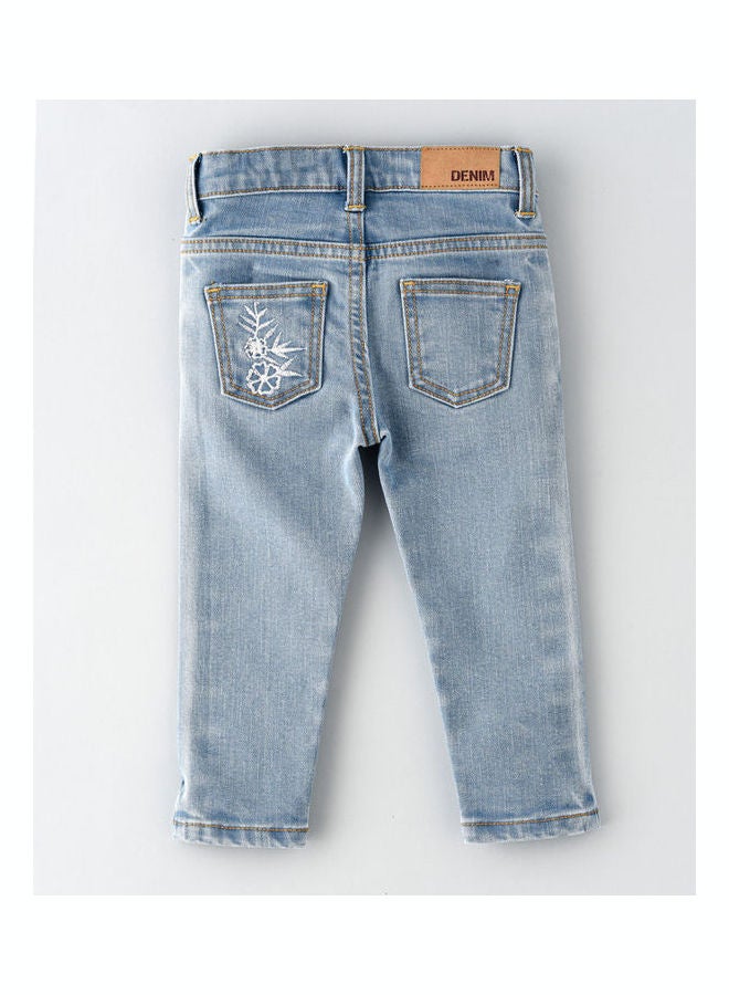 جيلين بنطال جينز منسوج مطرز بالزهور أزرق متوسط - Image 2