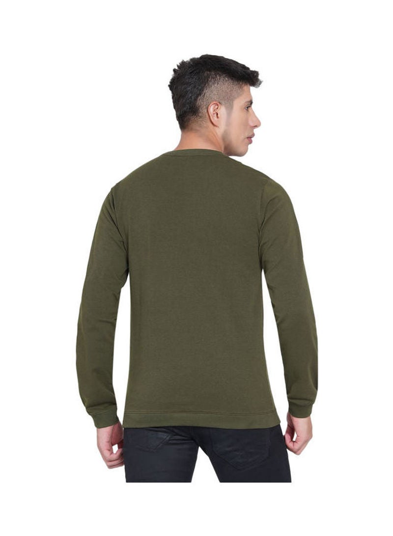 لورين سميث سويت شيرت كاجوال بفتحةِ رقبة مستديرة أخضر زيتوني - Image 2